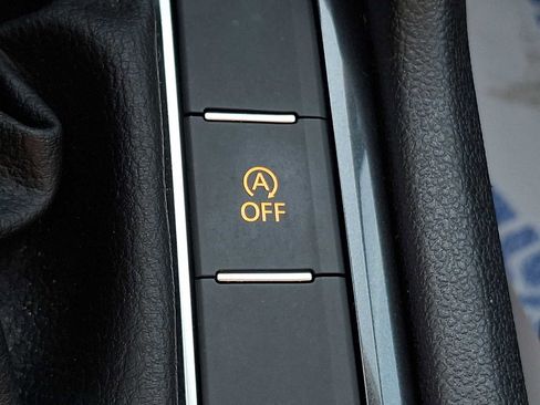 Used 2023 Volkswagen Tiguan SE w/ Panoramic Sunroof Package FWD image 23