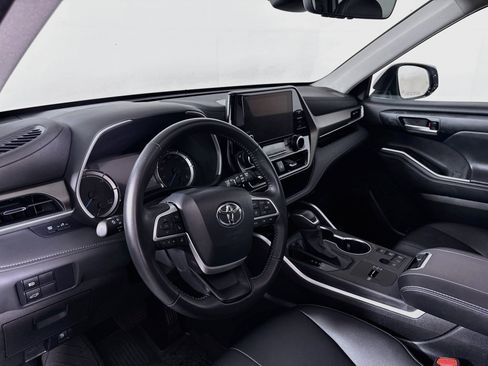 Certified 2026 Toyota Highlander XLE AWD/4WD image 9