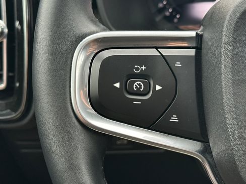 Certified 2025 Volvo XC40 B5 Plus AWD/4WD image 26
