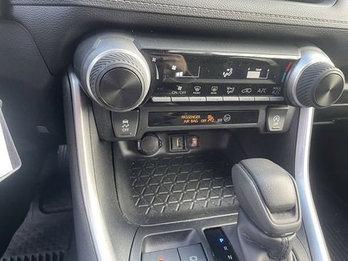 Used 2022 Toyota RAV4 LE image 13