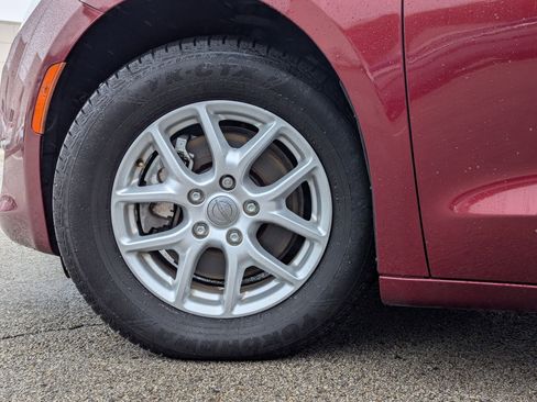 Used 2017 Chrysler Pacifica Touring Plus w/ Security Group image 28