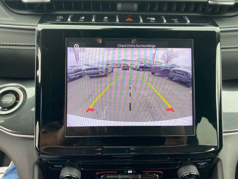 Used 2023 Jeep Grand Cherokee Laredo AWD/4WD image 13
