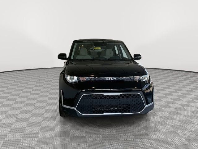 Used 2025 Kia Soul LX FWD image 4
