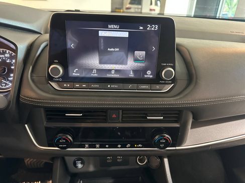 Used 2025 Nissan Rogue SV FWD image 17