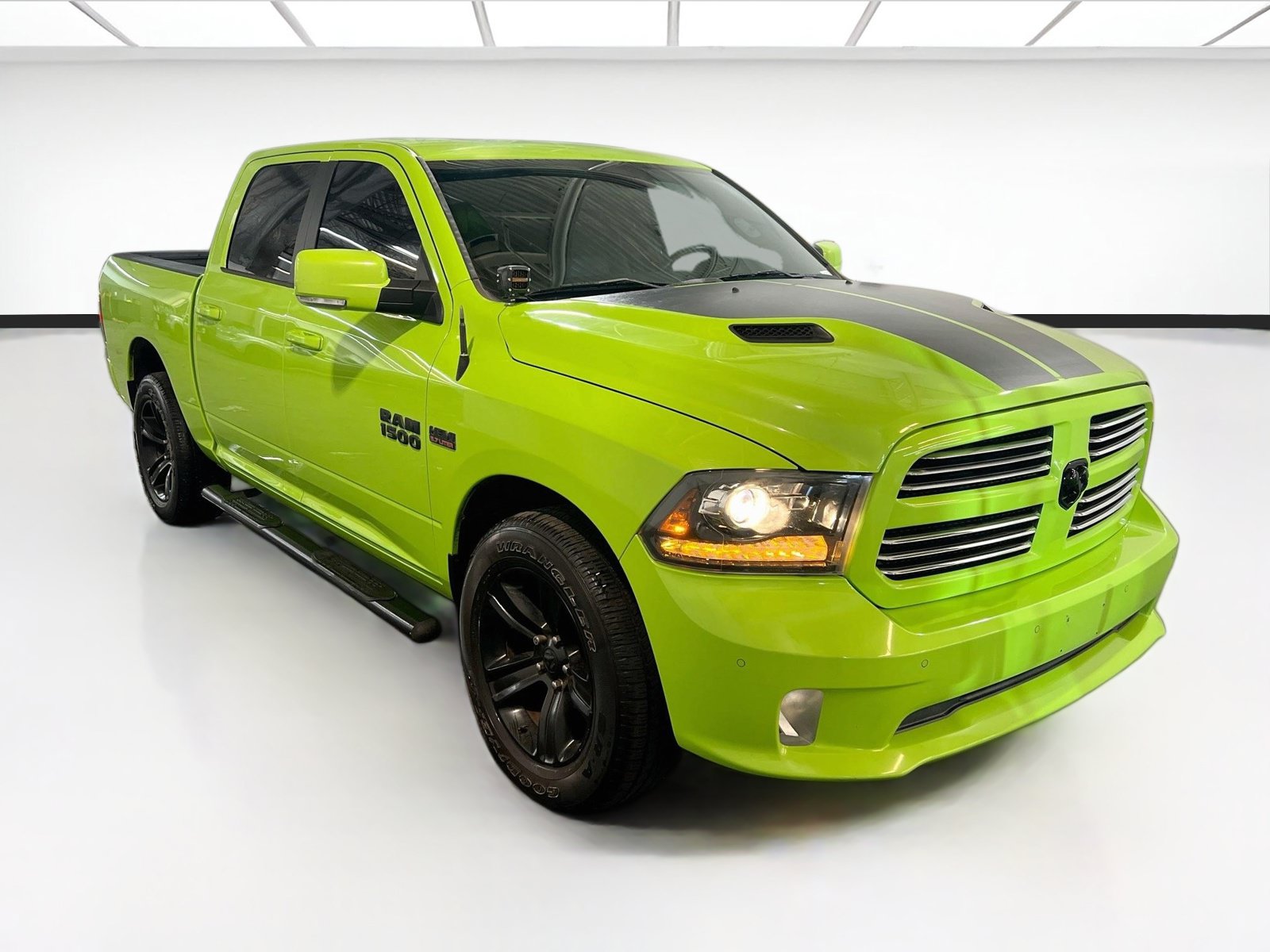 Used 2017 RAM 1500 Sport w/ Sublime Green Sport Package AWD/4WD image 3