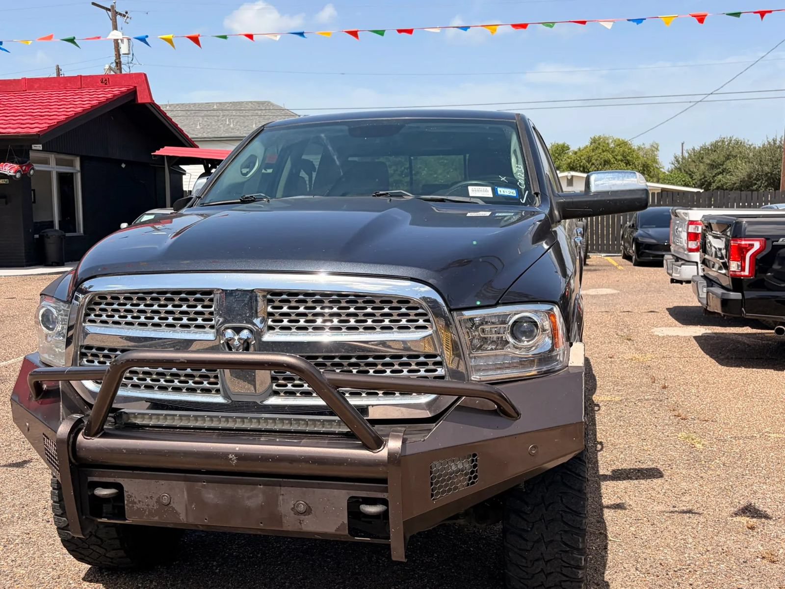 Used 2017 RAM 1500 Laramie w/ Convenience Group AWD/4WD image 3