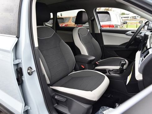 New 2026 Volkswagen Taos SE image 21