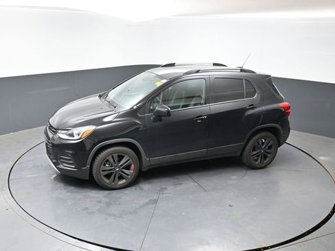 Used 2022 Chevrolet Trax LT w/ Redline Edition AWD/4WD image 17