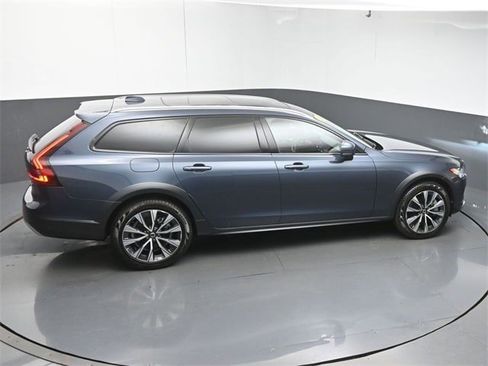 Certified 2025 Volvo V90 B6 Cross Country Plus image 49