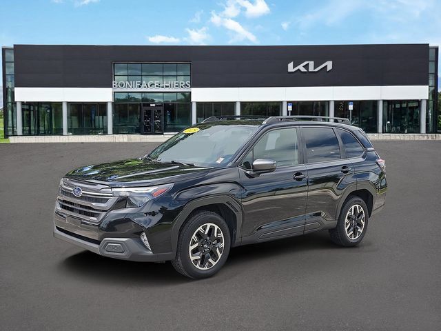 Used 2025 Subaru Forester Premium AWD/4WD image 2