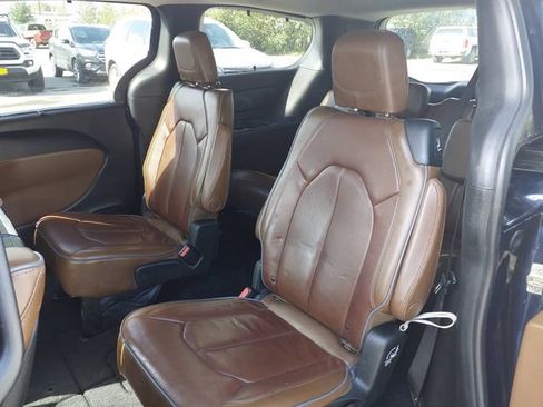 Used 2017 Chrysler Pacifica Limited w/ UConnect Theater Package FWD image 22