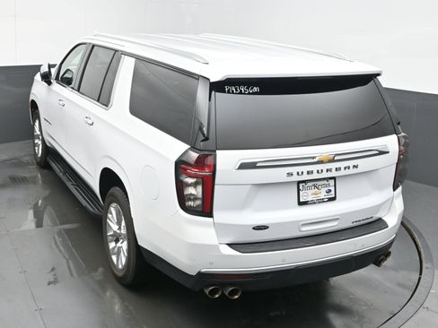 Used 2023 Chevrolet Suburban Premier image 39