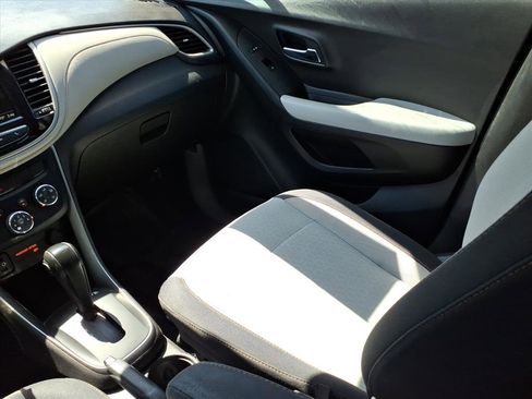 Used 2019 Chevrolet Trax LS image 19