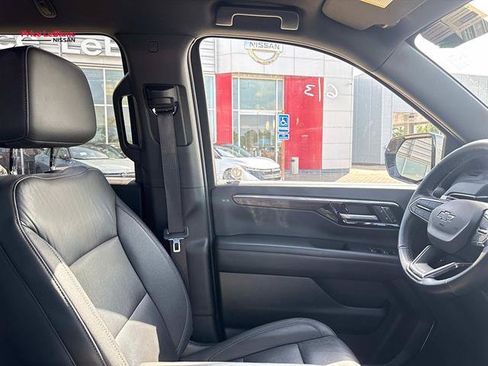 Used 2025 Chevrolet Suburban Z71 AWD/4WD image 10