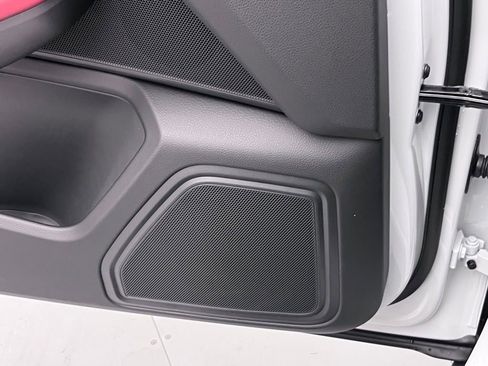 Used 2025 Porsche Macan image 24