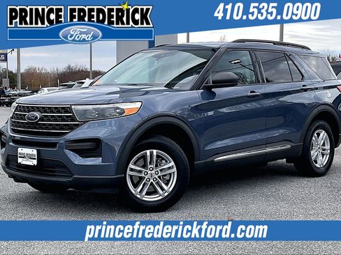 Used 2021 Ford Explorer XLT image 3