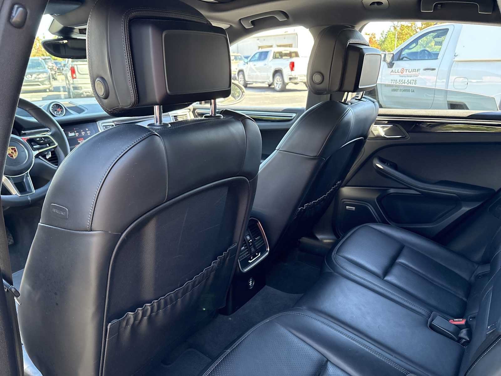 Used 2018 Porsche Macan AWD/4WD image 20