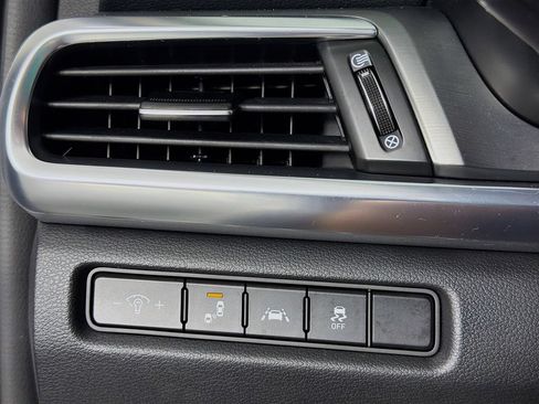 Used 2022 Kia Telluride LX FWD image 15