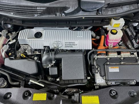 Used 2014 Toyota Prius V Two image 30