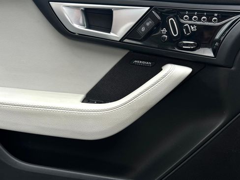 Used 2016 Jaguar F-TYPE Convertible image 19
