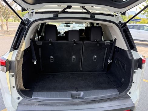 Used 2022 Nissan Pathfinder SV image 16