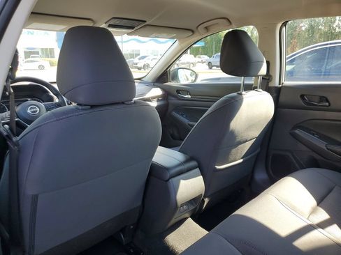 Used 2025 Nissan Altima 2.5 SV FWD image 11