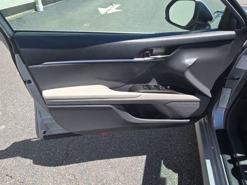 Used 2022 Toyota Camry LE FWD image 18