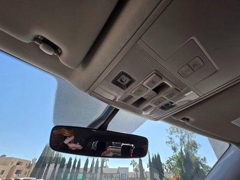 Used 2021 Volkswagen Atlas SE image 45