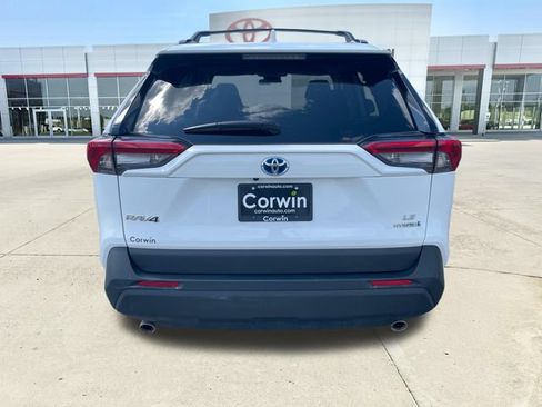 Used 2024 Toyota RAV4 LE AWD/4WD image 4