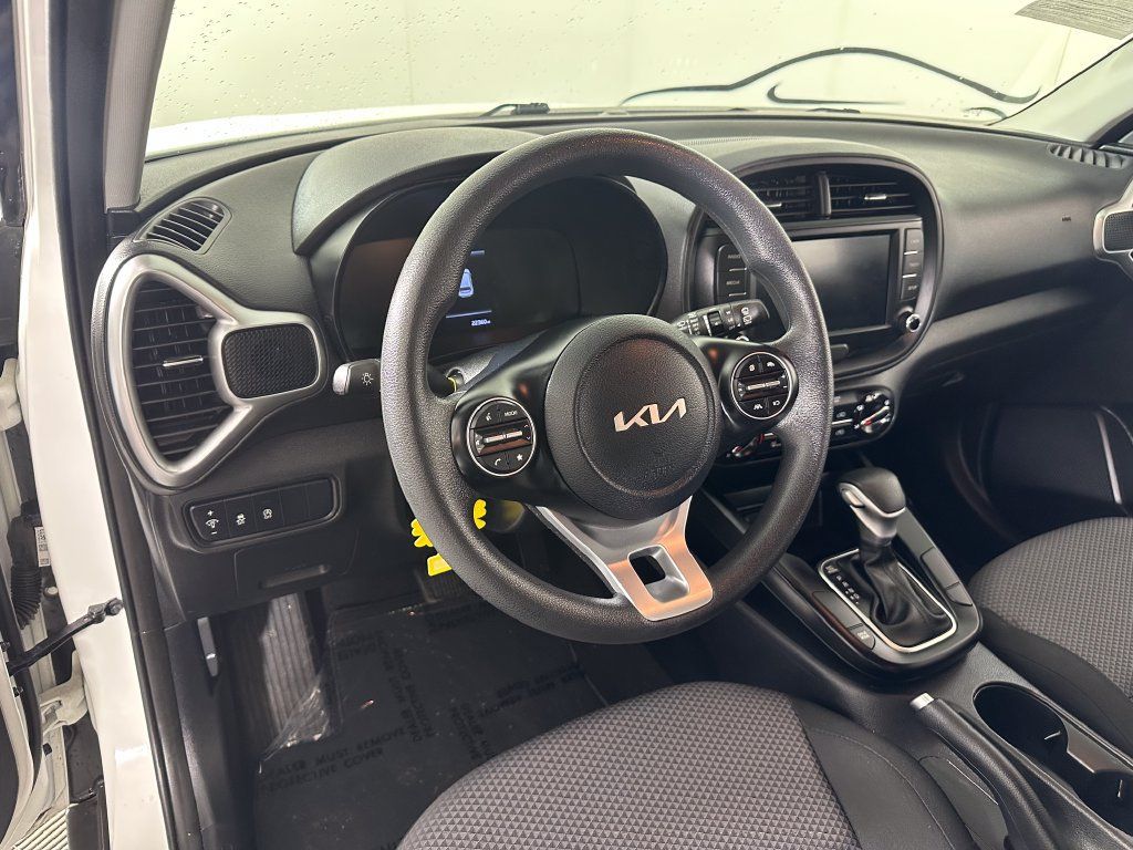Used 2024 Kia Soul LX FWD image 16