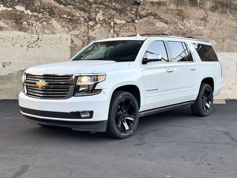 Used 2020 Chevrolet Suburban Premier w/ Premier Plus Edition image 8