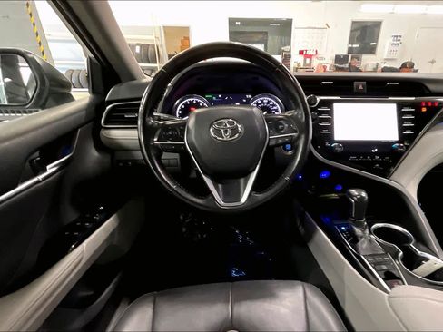 Used 2019 Toyota Camry XLE FWD image 6
