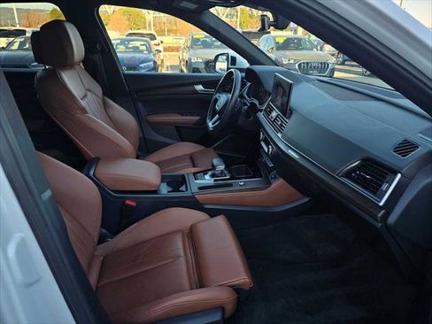 Certified 2025 Audi Q5 2.0T Premium Plus w/ Premium Plus Package image 11
