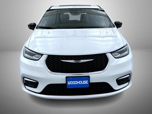 Certified 2026 Chrysler Pacifica Limited FWD image 2