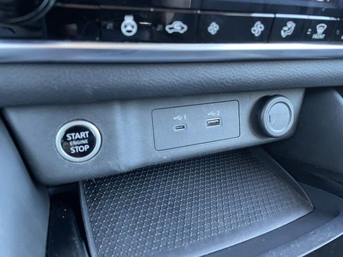 Used 2023 Nissan Rogue SL image 19