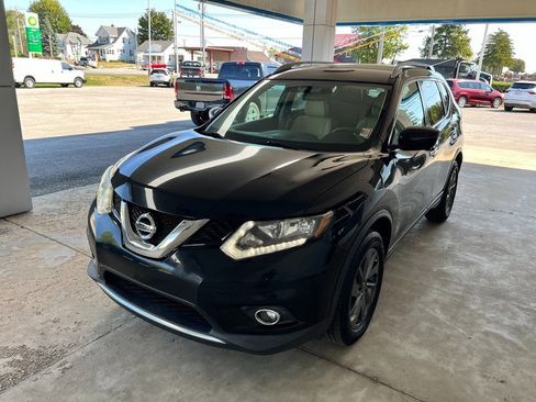 Used 2016 Nissan Rogue SL image 2