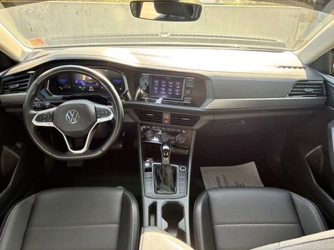 Used 2024 Volkswagen Jetta SE image 15