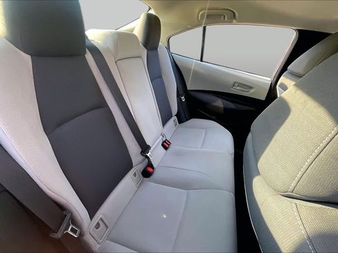Used 2022 Toyota Corolla LE FWD image 17