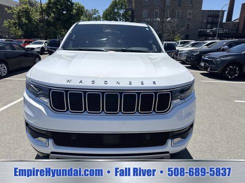 Used 2024 Jeep Wagoneer L Series II w/ Flexible Seating Group AWD/4WD image 10