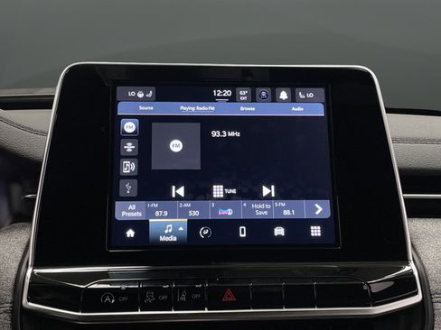 New 2025 Jeep Compass Latitude w/ Sun & Sound Group AWD/4WD image 18