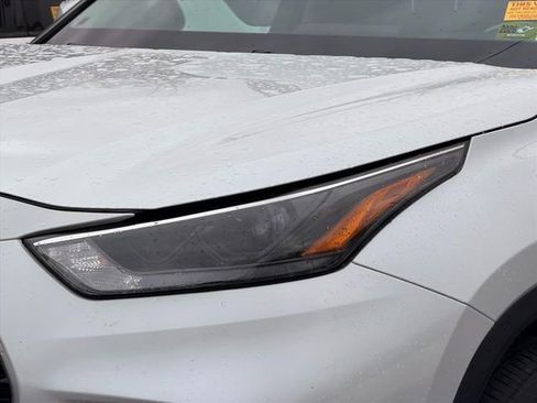 Used 2023 Toyota Highlander XLE image 6