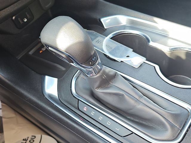 Used 2023 Chevrolet Traverse LT FWD image 17