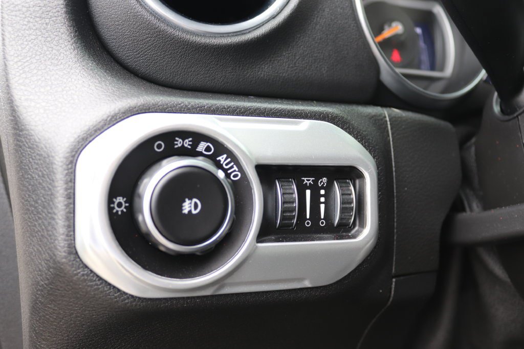 Used 2021 Jeep Wrangler Unlimited Sahara w/ Uconnect 4C Nav & Sound Group AWD/4WD image 11