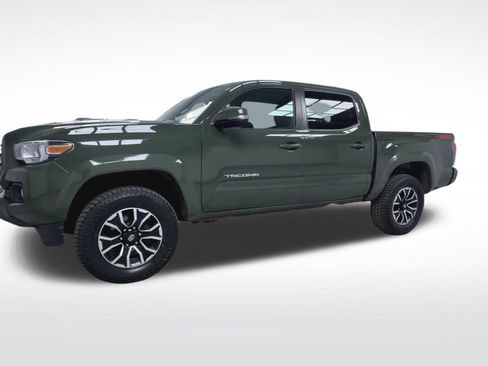 Used 2022 Toyota Tacoma TRD Sport w/ Technology Package image 4