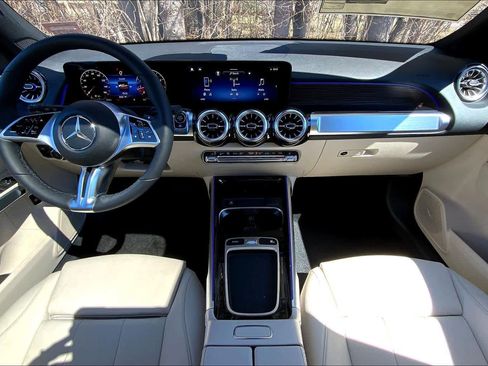New 2026 Mercedes-Benz GLB 250 4MATIC image 5