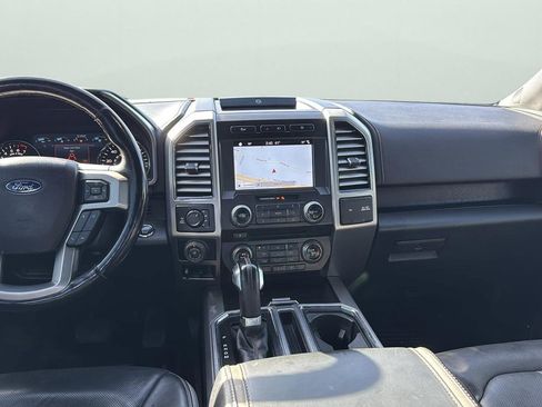 Used 2018 Ford F150 Platinum w/ Equipment Group 701A Luxury image 19