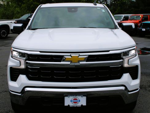 Used 2025 Chevrolet Silverado 1500 LT AWD/4WD image 2