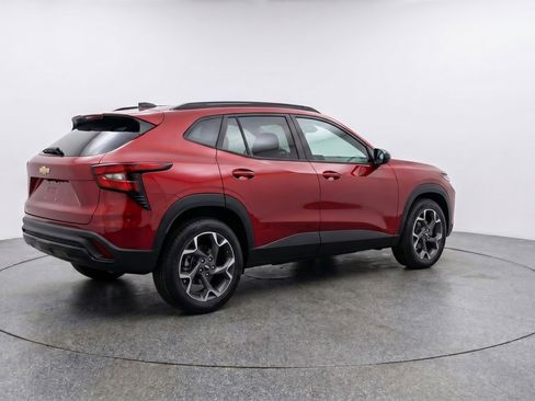 Used 2025 Chevrolet Trax LT FWD image 9