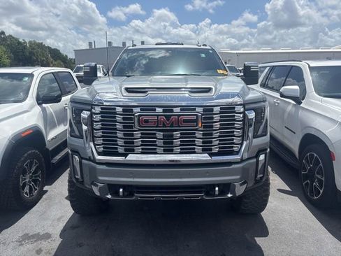 Used 2024 GMC Sierra 2500 Denali w/ Denali Reserve Package AWD/4WD image 2