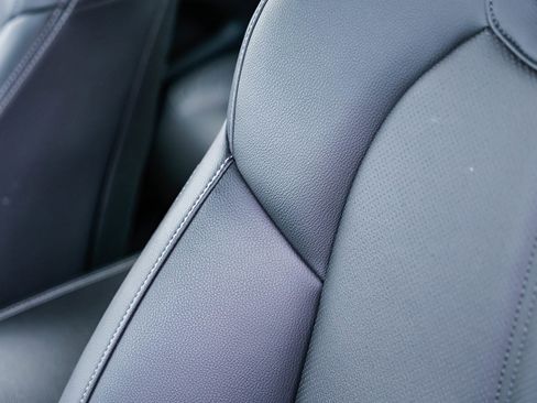 Used 2025 Genesis G70 2.5T image 24